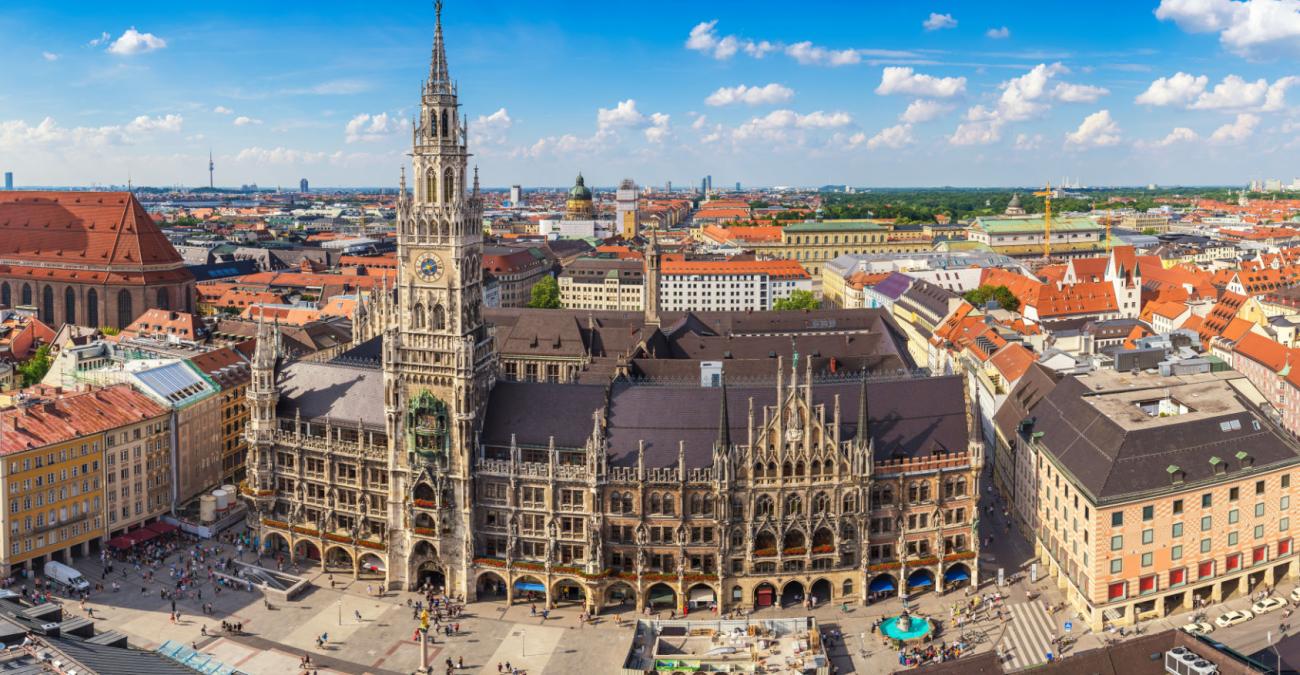 Der Marienplatz in München von oben. München ist für Webagenturen ein attraktiver Standort.